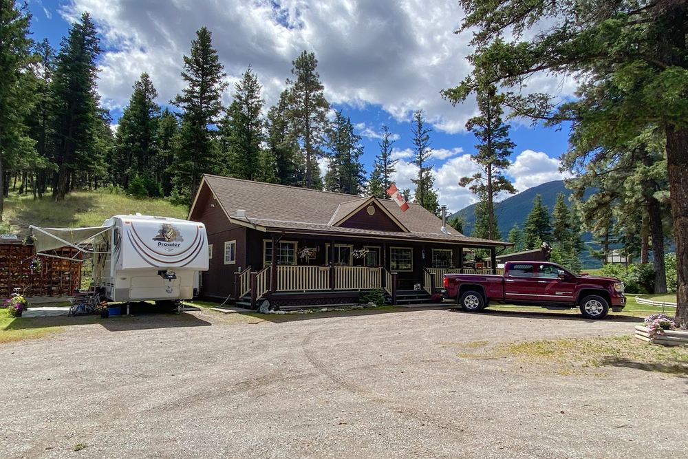 Clinton Pines RV Park & Campground