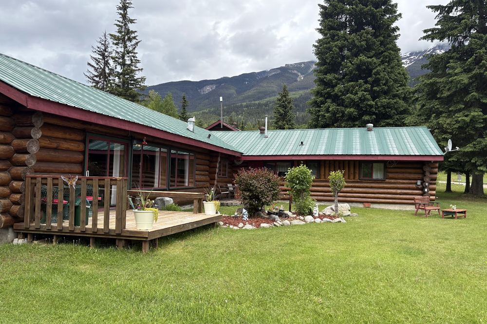 Summit River Lodge & Campsites