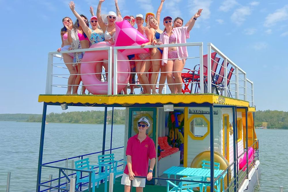 Lac La Peche Resort Pontoon & Cabin Rentals