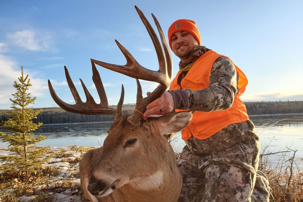 Elusive Saskatchewan Whitetail Outfitting