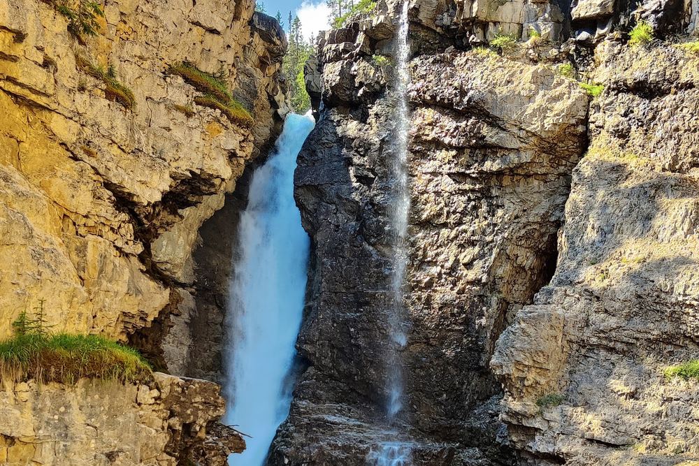 Johnston Canyon, Upper Falls
