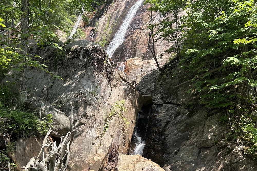 Les Ruisseaux trail Waterfall