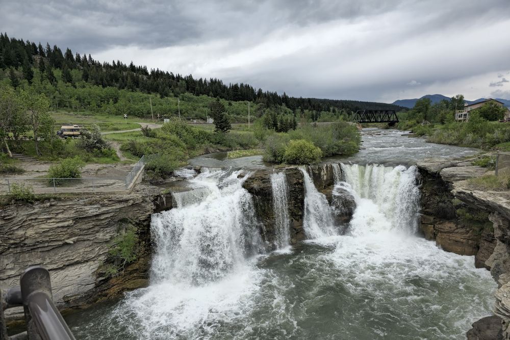 Lundbreck Falls
