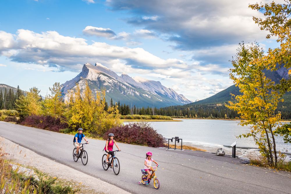 Vermilion Lakes Viewpoint